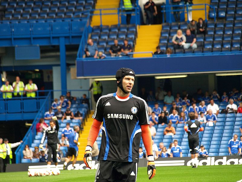 800px-Petr_Cech_training