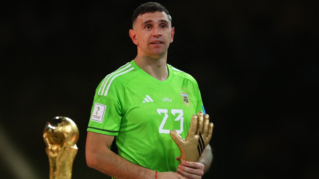 Los ‘Guantes de oro’ de Qatar’22, para Emiliano&nbsp;Martínez